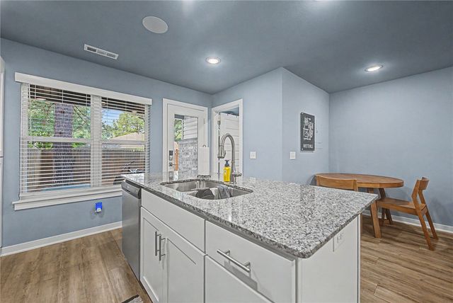 899 N Rupple Road 122, Fayetteville, AR 72704