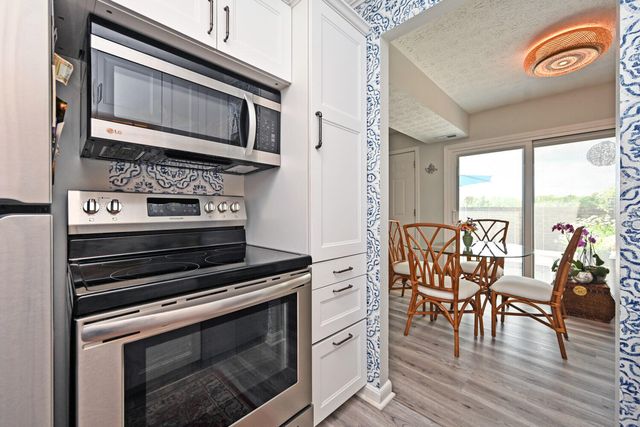2802 Dry Ridge Court, Villa Hills, KY 41017