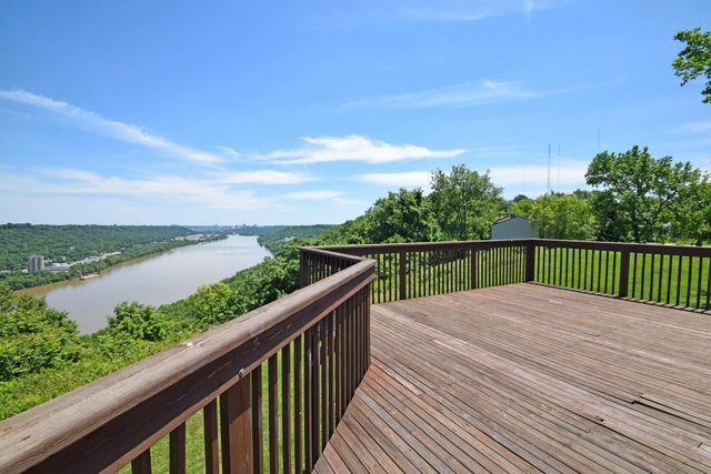 2802 Dry Ridge Court, Villa Hills, KY 41017