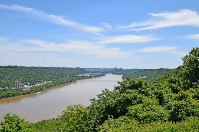 2802 Dry Ridge Court, Villa Hills, KY 41017