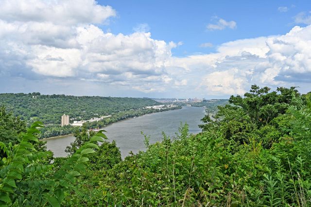 2802 Dry Ridge Court, Villa Hills, KY 41017