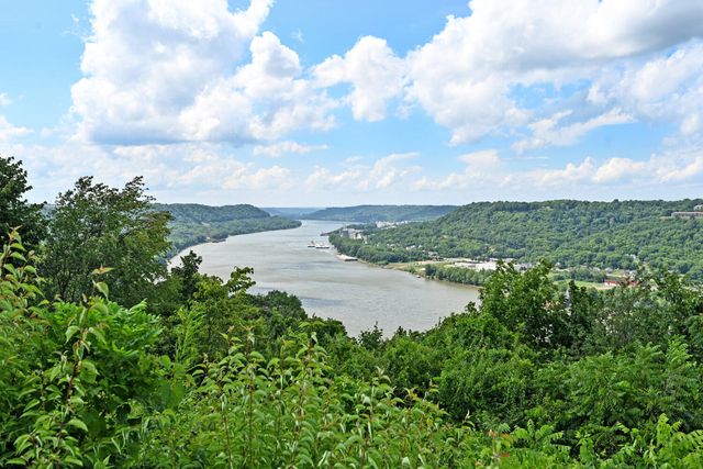 2802 Dry Ridge Court, Villa Hills, KY 41017