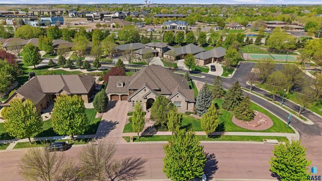 217 W 77th St Street, Sioux Falls, SD 57108