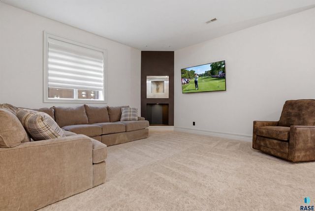 217 W 77th St Street, Sioux Falls, SD 57108