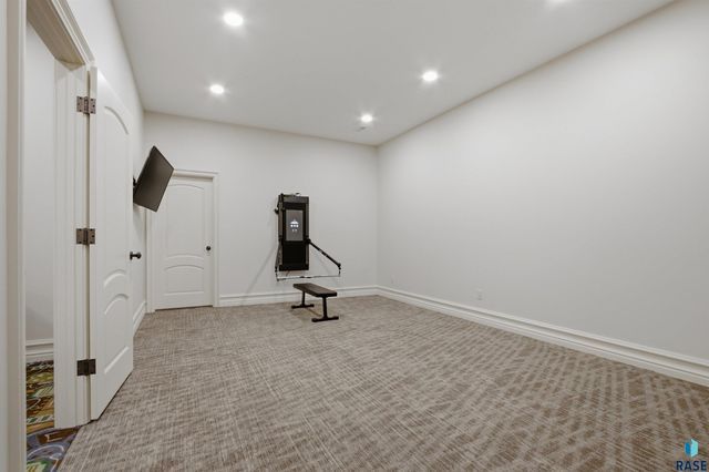 217 W 77th St Street, Sioux Falls, SD 57108