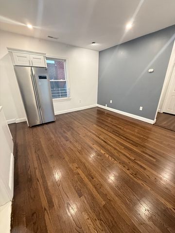 112 Hollingsworth St 5, Lynn, MA 01902