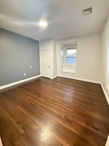 112 Hollingsworth St 5, Lynn, MA 01902