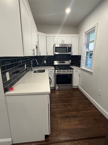 112 Hollingsworth St 5, Lynn, MA 01902