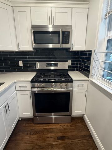 112 Hollingsworth St 5, Lynn, MA 01902