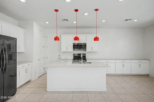 939 E DANBURY Drive, Phoenix, AZ 85022