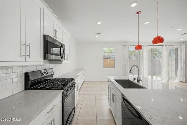 939 E DANBURY Drive, Phoenix, AZ 85022