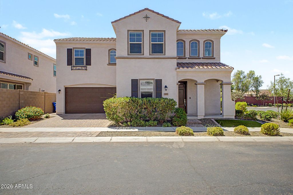 939 E DANBURY Drive, Phoenix, AZ 85022
