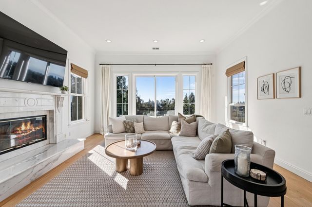 6194 6194 Mazuela Dr, Oakland, CA 94611