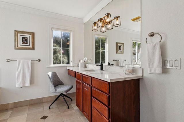 6194 6194 Mazuela Dr, Oakland, CA 94611