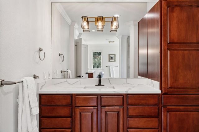 6194 6194 Mazuela Dr, Oakland, CA 94611