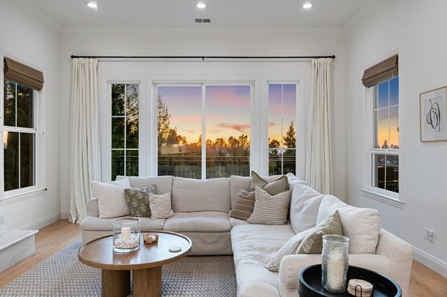 6194 6194 Mazuela Dr, Oakland, CA 94611