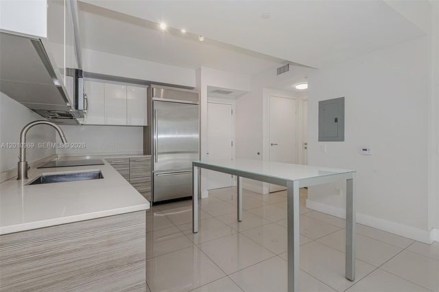 1300 Brickell Bay Dr 2808, Miami, FL 33131