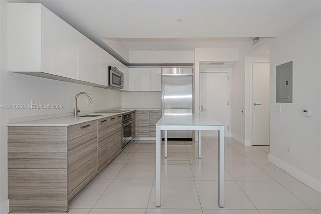 1300 Brickell Bay Dr 2808, Miami, FL 33131