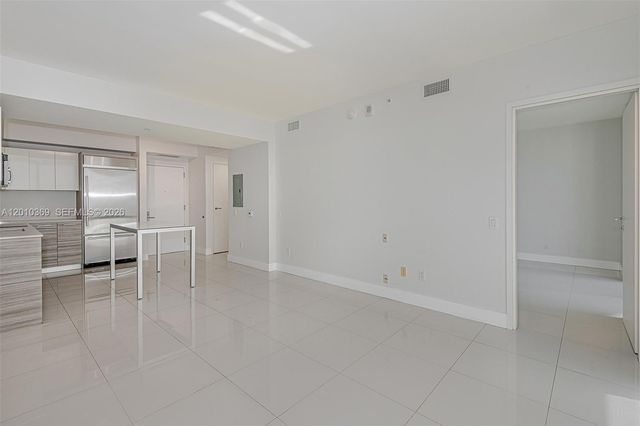 1300 Brickell Bay Dr 2808, Miami, FL 33131