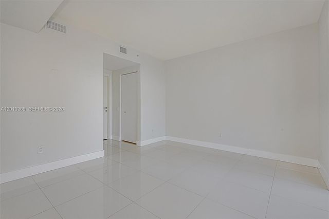 1300 Brickell Bay Dr 2808, Miami, FL 33131