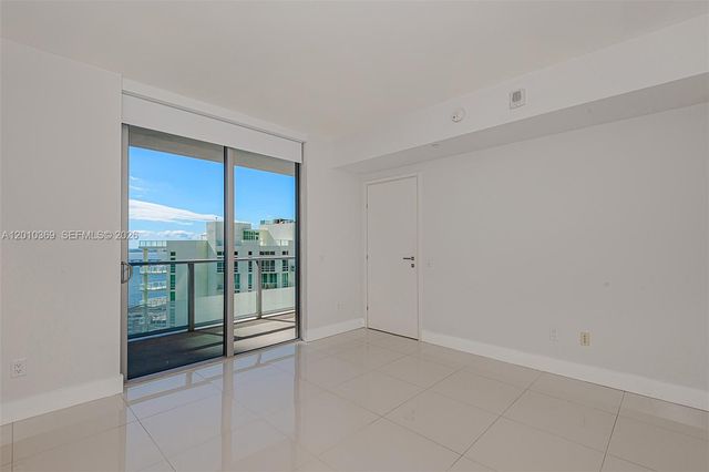 1300 Brickell Bay Dr 2808, Miami, FL 33131