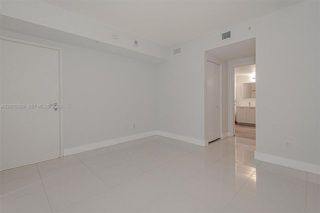 1300 Brickell Bay Dr 2808, Miami, FL 33131