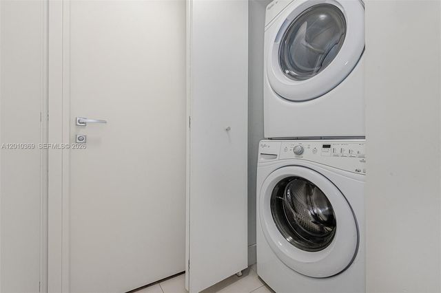 1300 Brickell Bay Dr 2808, Miami, FL 33131