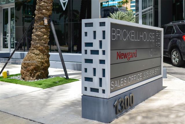 1300 Brickell Bay Dr 2808, Miami, FL 33131