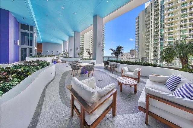 1300 Brickell Bay Dr 2808, Miami, FL 33131