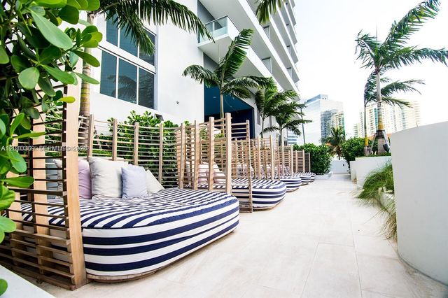 1300 Brickell Bay Dr 2808, Miami, FL 33131