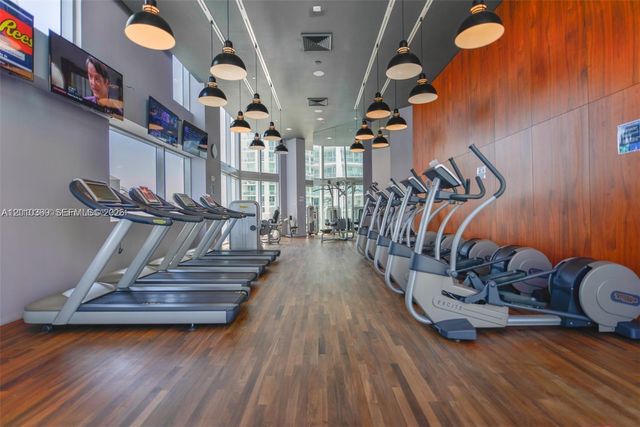 1300 Brickell Bay Dr 2808, Miami, FL 33131