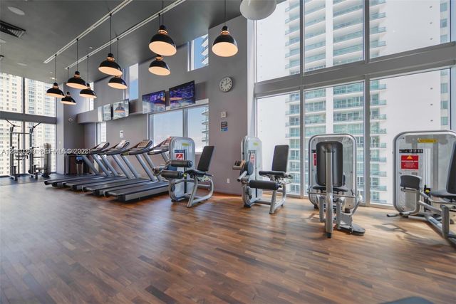 1300 Brickell Bay Dr 2808, Miami, FL 33131