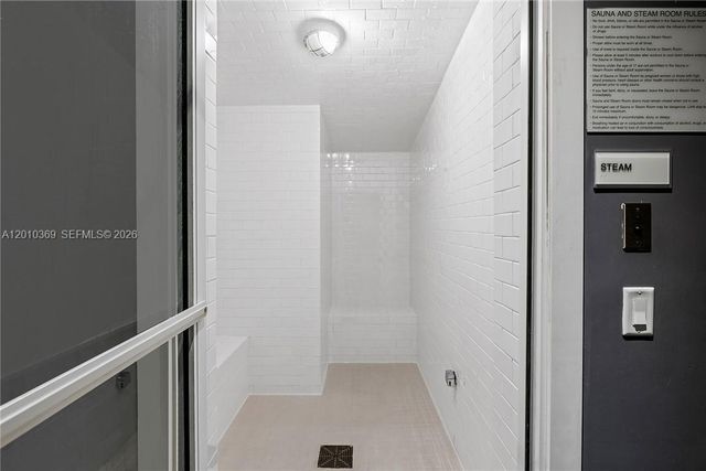 1300 Brickell Bay Dr 2808, Miami, FL 33131