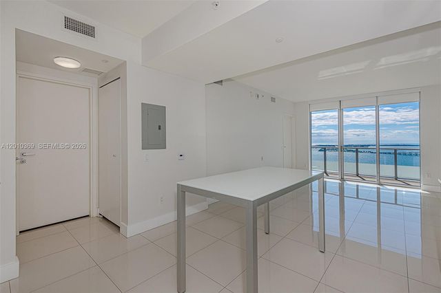 1300 Brickell Bay Dr 2808, Miami, FL 33131