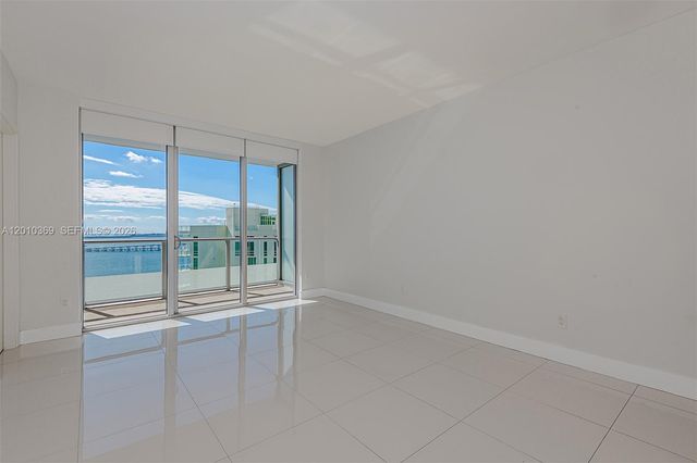 1300 Brickell Bay Dr 2808, Miami, FL 33131