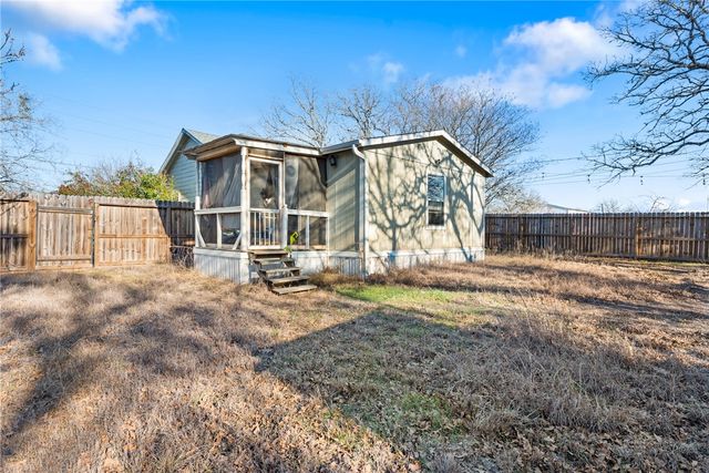 1014 Suncrest Street, Bryan, TX 77803