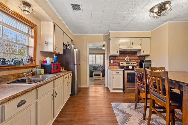 1014 Suncrest Street, Bryan, TX 77803