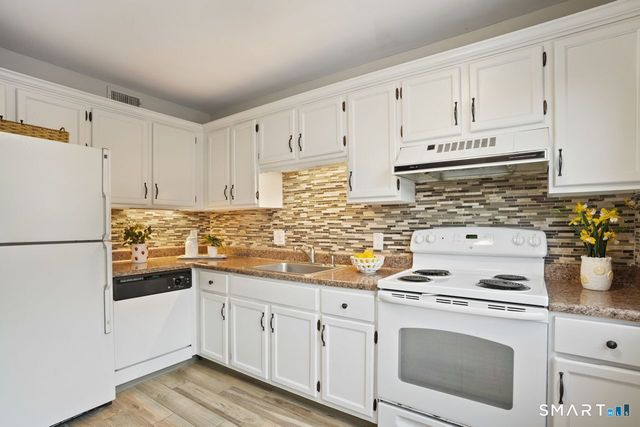 331 Heritage Village E, Southbury, CT 06488