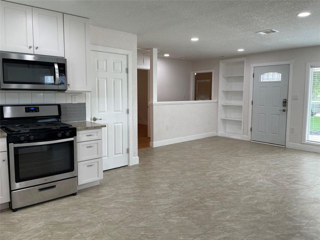 244 Caladium Street, Lake Jackson, TX 77566