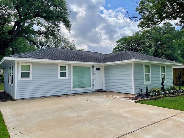 244 Caladium Street, Lake Jackson, TX 77566