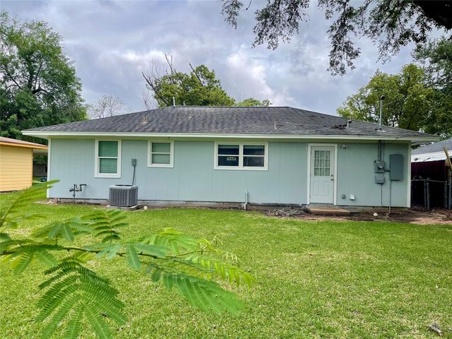 244 Caladium Street, Lake Jackson, TX 77566