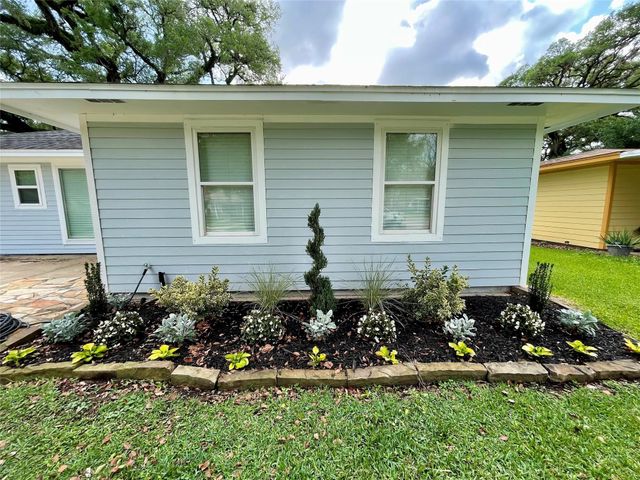 244 Caladium Street, Lake Jackson, TX 77566