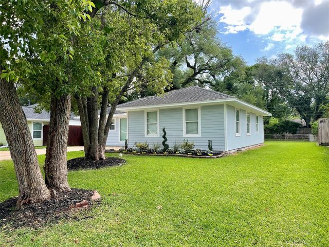 244 Caladium Street, Lake Jackson, TX 77566