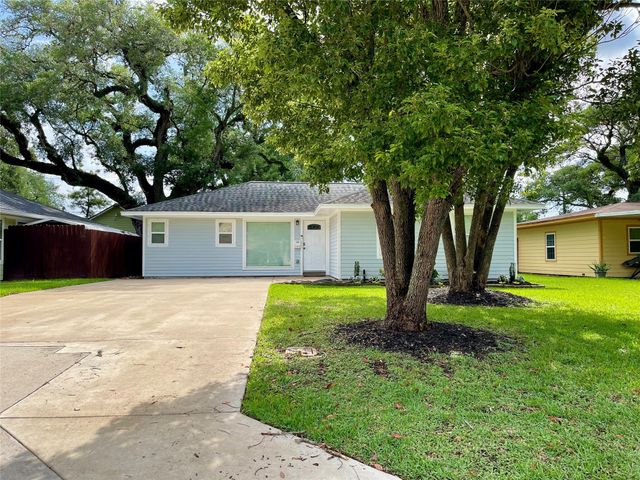 244 Caladium Street, Lake Jackson, TX 77566