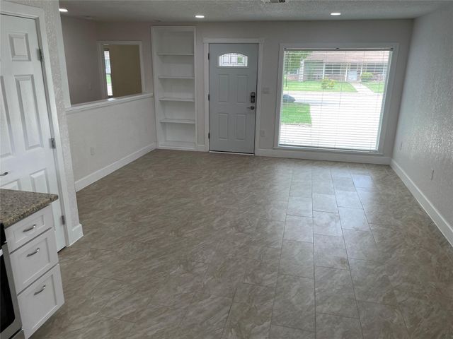 244 Caladium Street, Lake Jackson, TX 77566