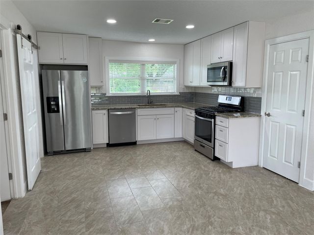 244 Caladium Street, Lake Jackson, TX 77566