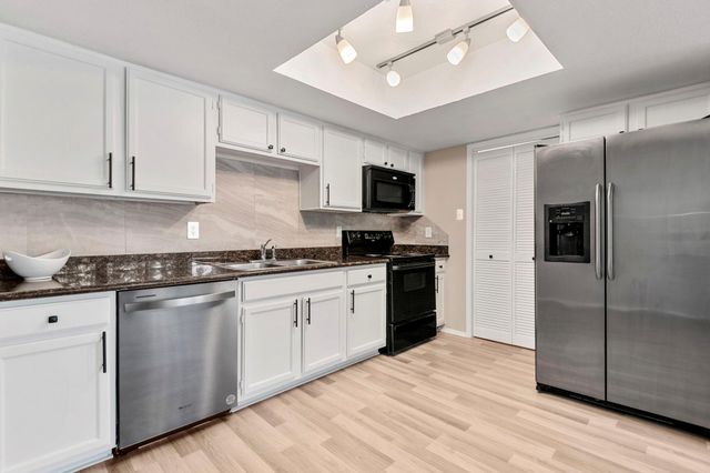 14777 Wunderlich Drive 2302, Houston, TX 77069