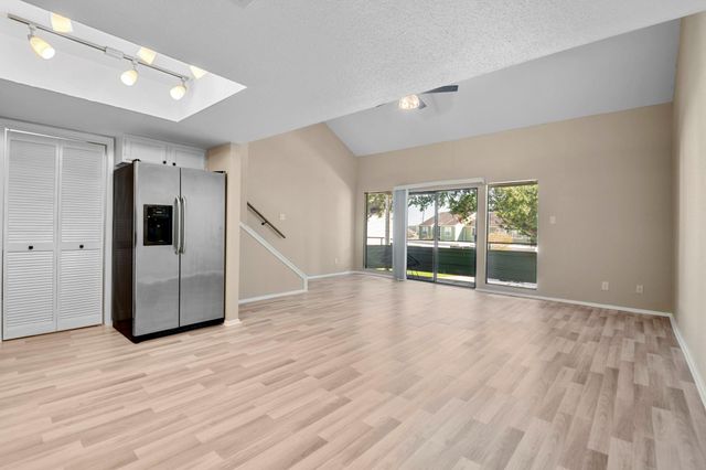 14777 Wunderlich Drive 2302, Houston, TX 77069