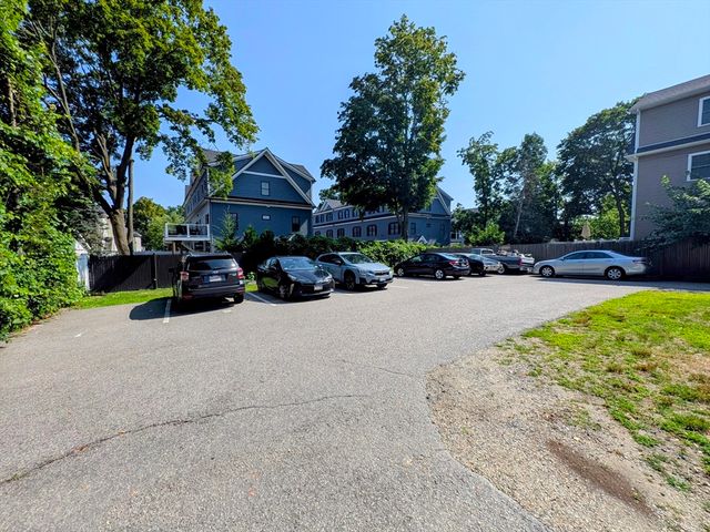 58 Ash St 3, Waltham, MA 02453