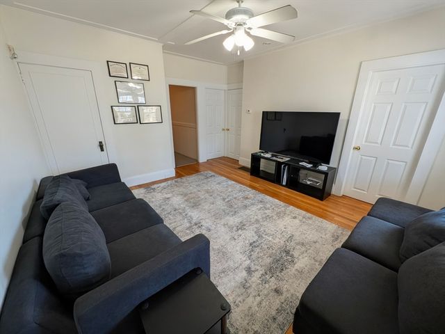 58 Ash St 3, Waltham, MA 02453